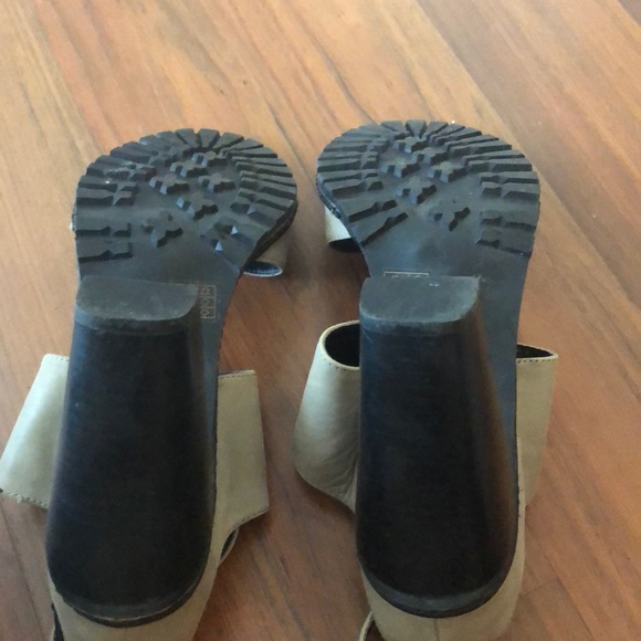 KELSIE DAGGER Taupe Heels - Picture 3 of 3